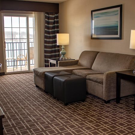 Holiday Inn Express Le Claire Riverfront-Davenport By Ihg Exterior photo