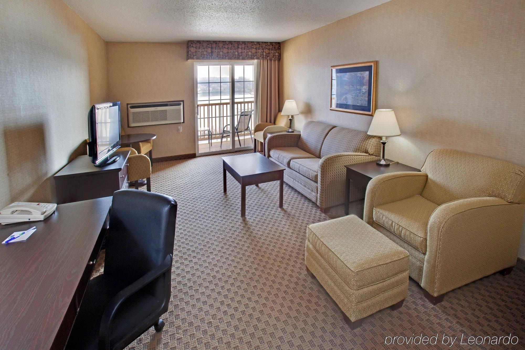 Holiday Inn Express Le Claire Riverfront-Davenport By Ihg Exterior photo