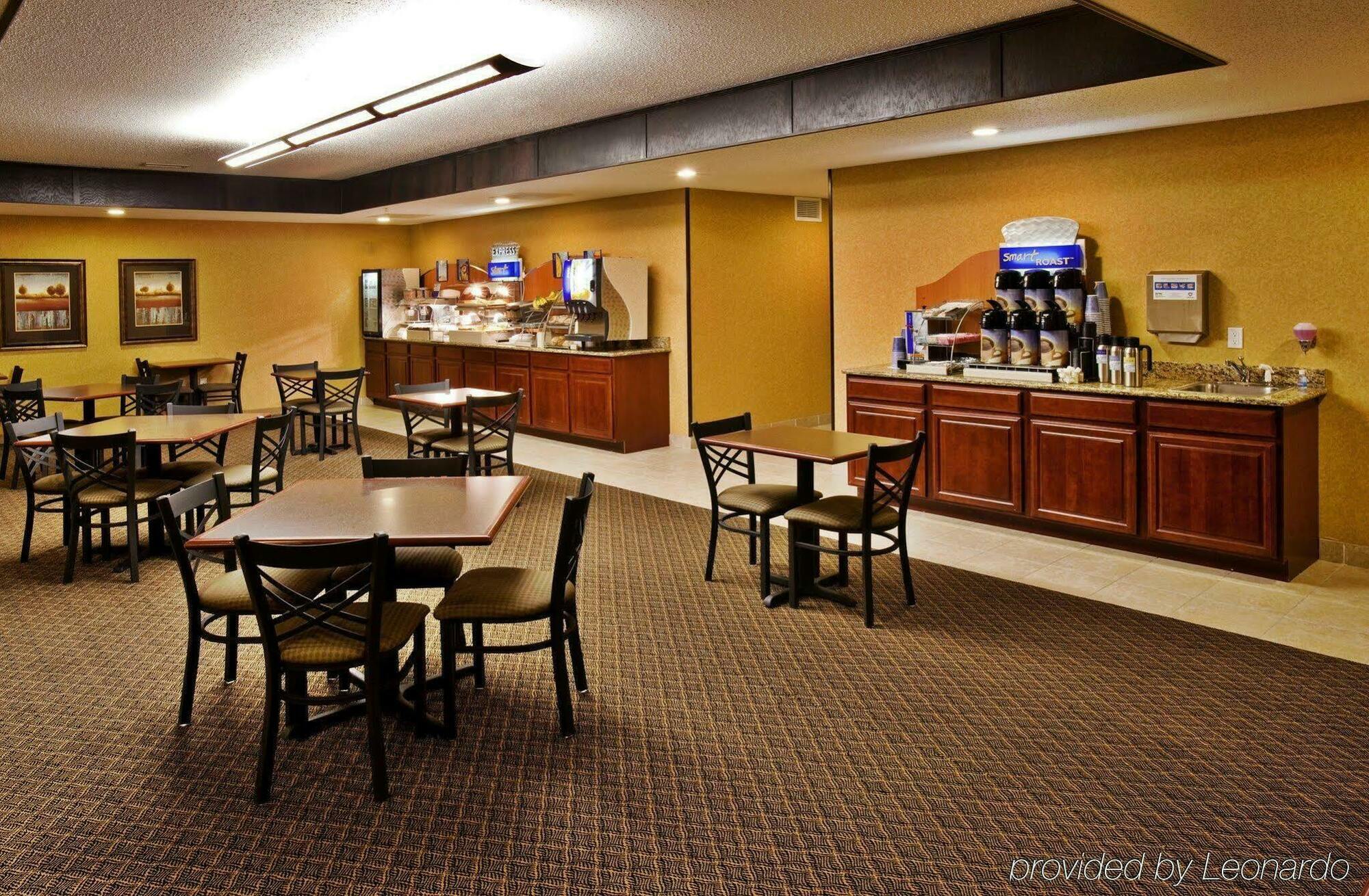 Holiday Inn Express Le Claire Riverfront-Davenport By Ihg Exterior photo